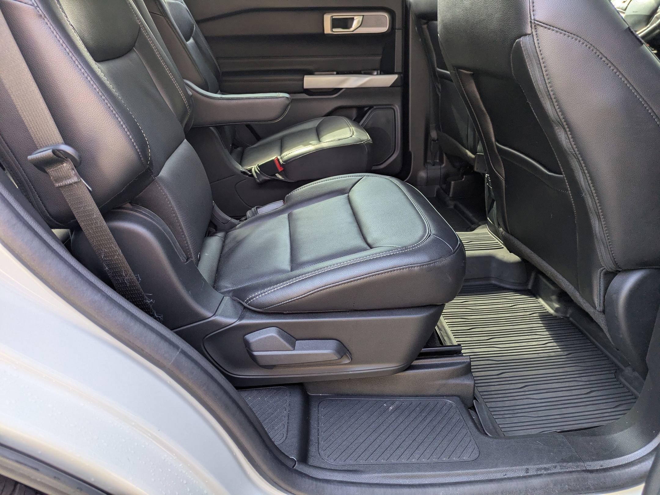 Certified 2022 Ford Explorer Limited w/ Equipment Group 301A image 38