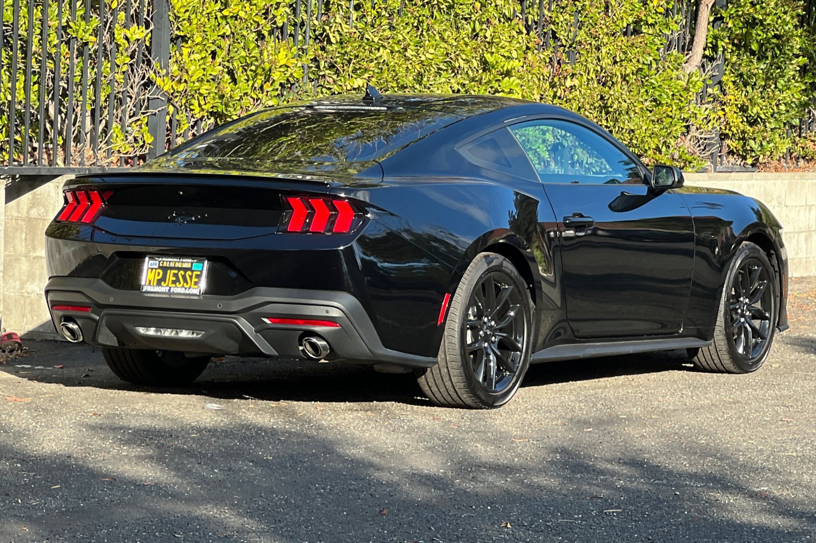 Certified 2025 Ford Mustang Coupe RWD image 3