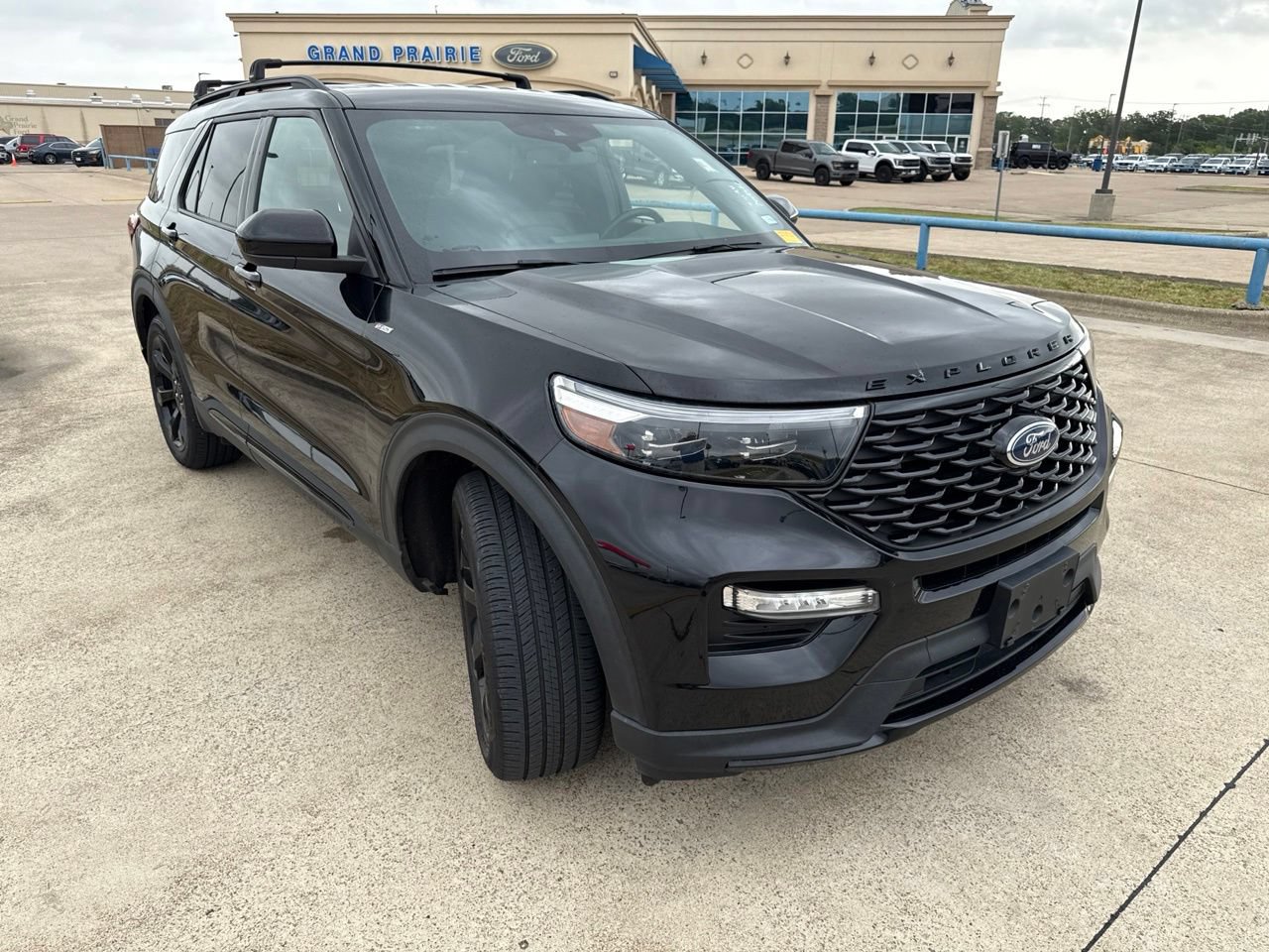 Certified 2023 Ford Explorer ST-Line w/ Class IV Trailer Tow Package RWD image 19