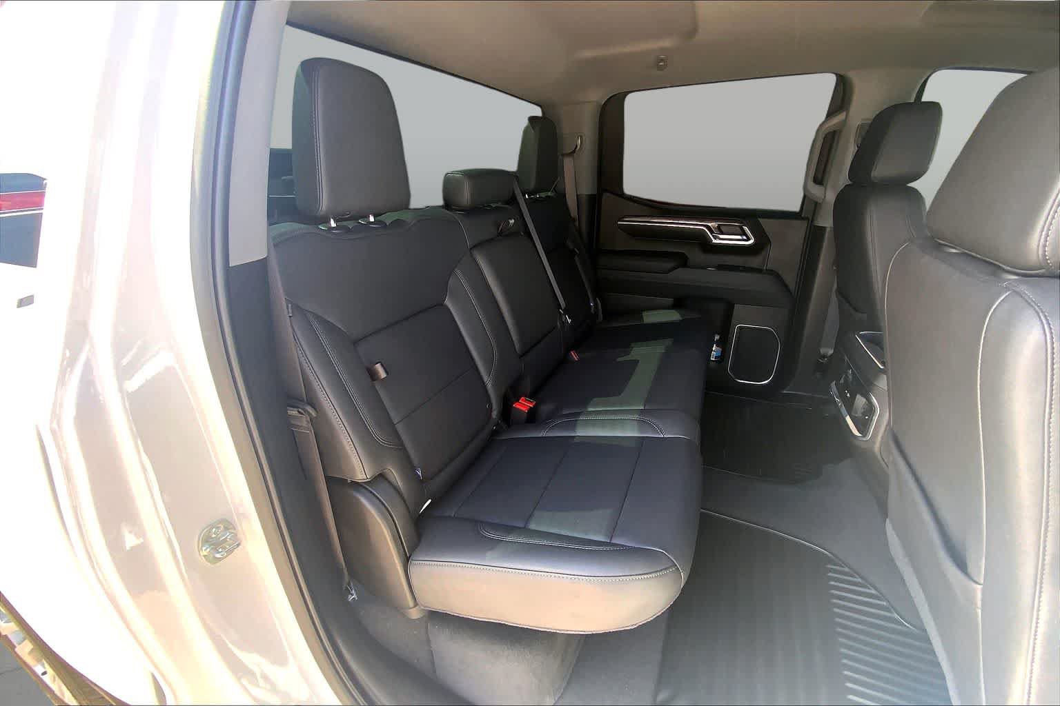 Used 2025 Chevrolet Silverado 1500 LTZ AWD/4WD image 20