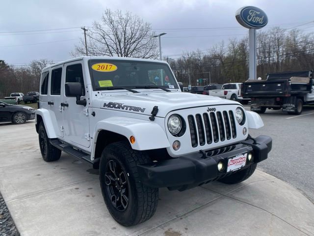 Used 2017 Jeep Wrangler Unlimited Sahara AWD/4WD image 2