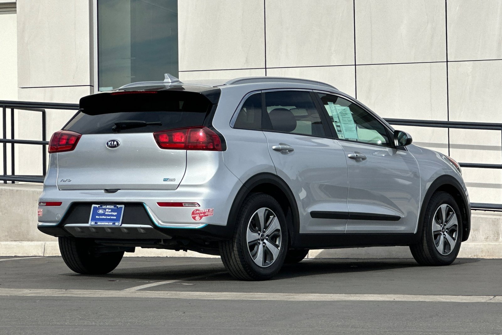 Used 2018 Kia Niro LX image 3