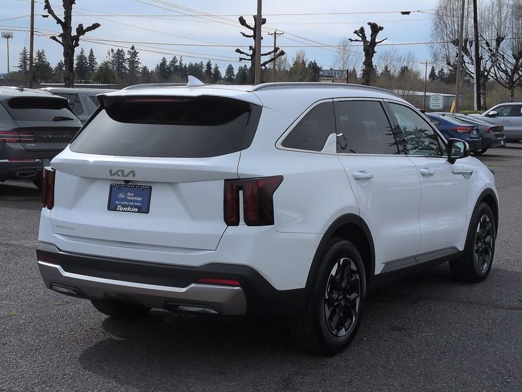 Used 2025 Kia Sorento S w/ Panoramic Sunroof Package image 5