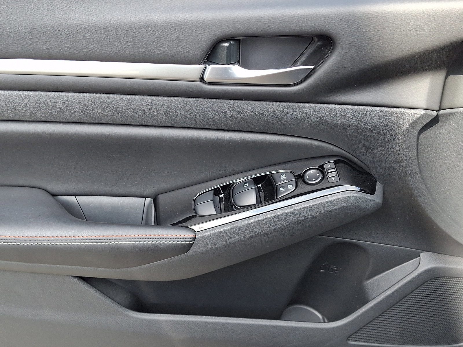 Used 2024 Nissan Altima 2.5 SR w/ SR Premium Package image 15