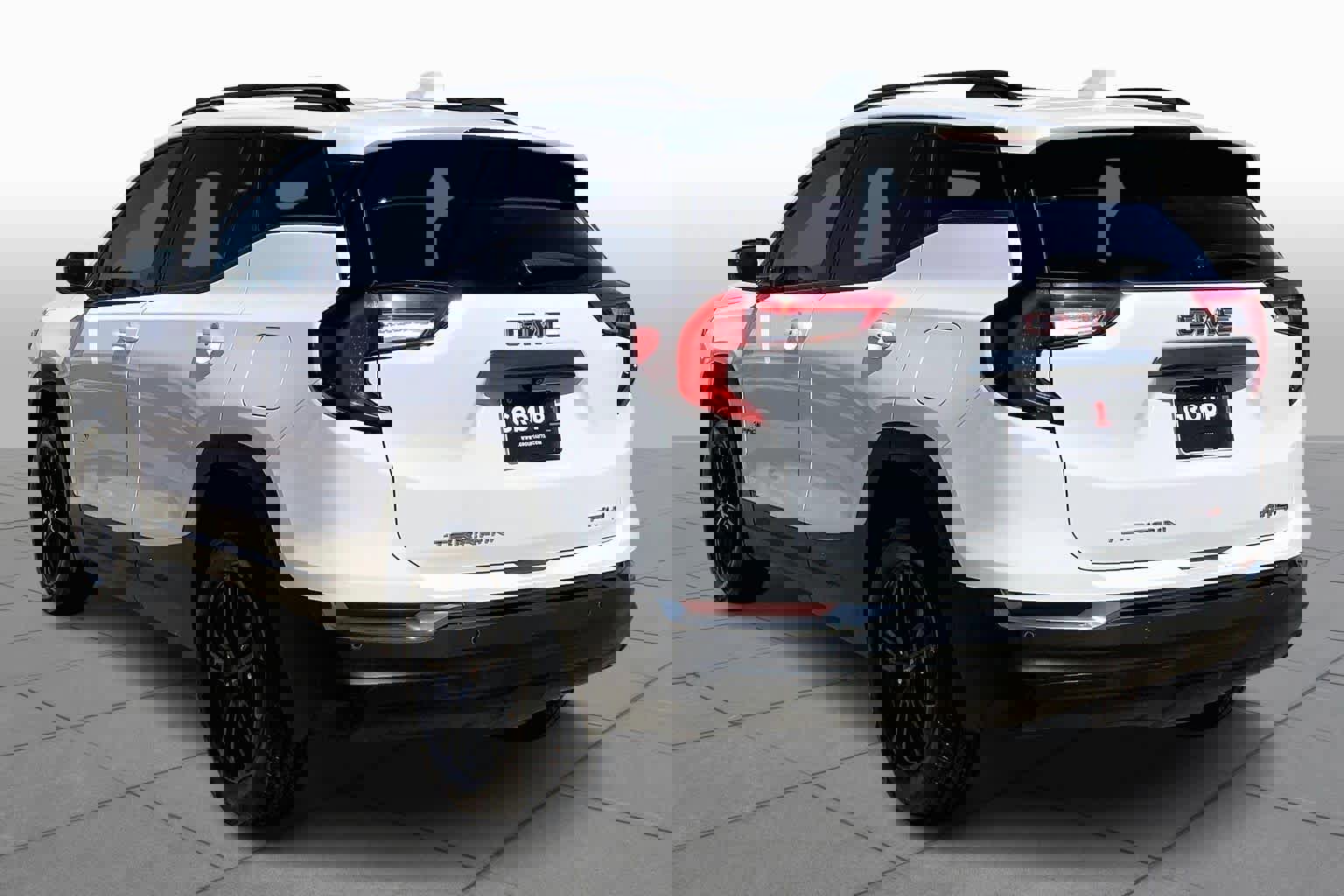 Used 2024 GMC Terrain AT4 image 4