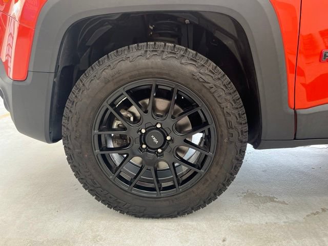 Used 2018 Jeep Renegade Trailhawk w/ UConnect 8.4 Nav Group AWD/4WD image 12