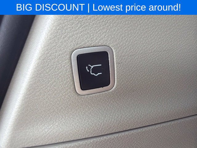 Used 2023 Chrysler Pacifica Touring-L FWD image 12