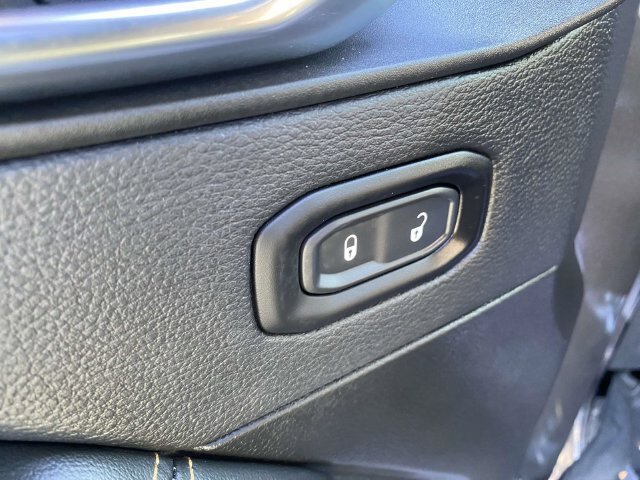 Used 2025 Jeep Wrangler Unlimited Sahara w/ Safety Group AWD/4WD image 18