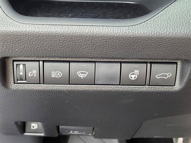 Used 2020 Toyota RAV4 XSE w/ XSE Grade Weather Package AWD/4WD image 15