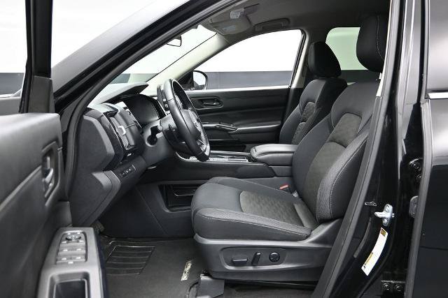Used 2025 Nissan Pathfinder SV FWD image 18