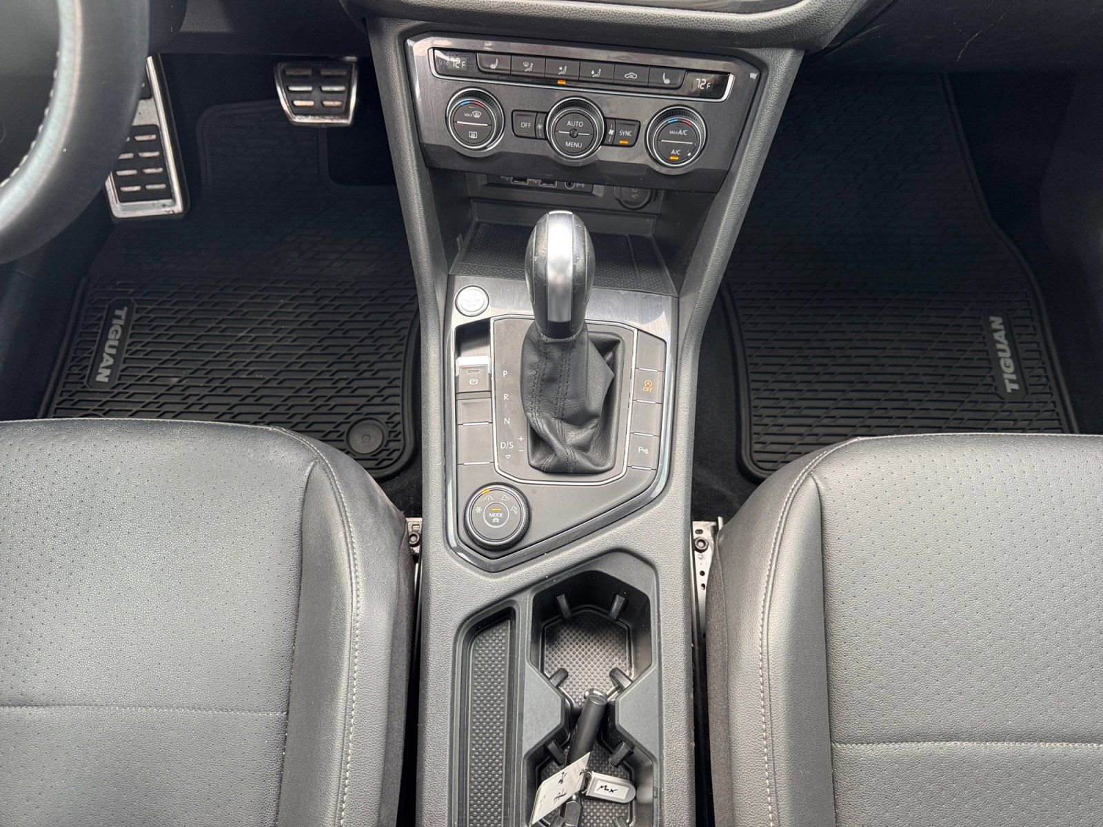 Used 2020 Volkswagen Tiguan SE R-Line image 11