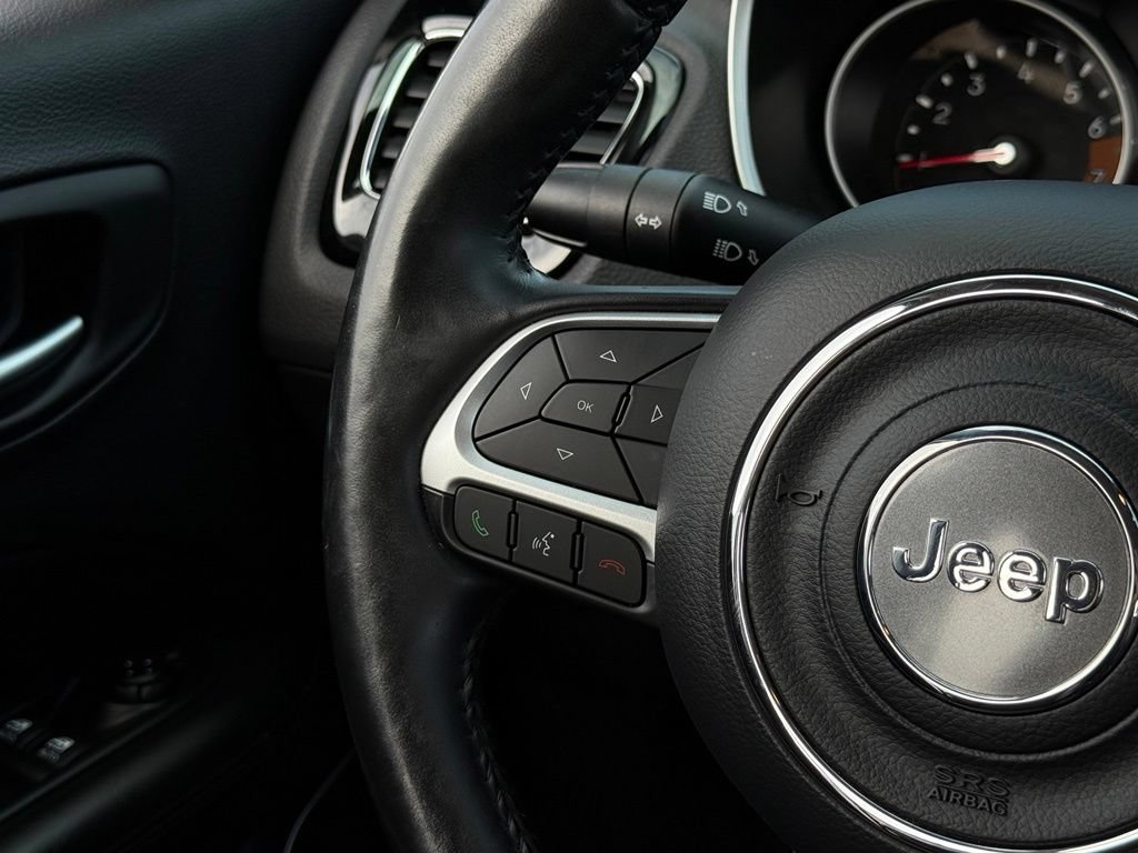 Used 2018 Jeep Compass Latitude AWD/4WD image 9