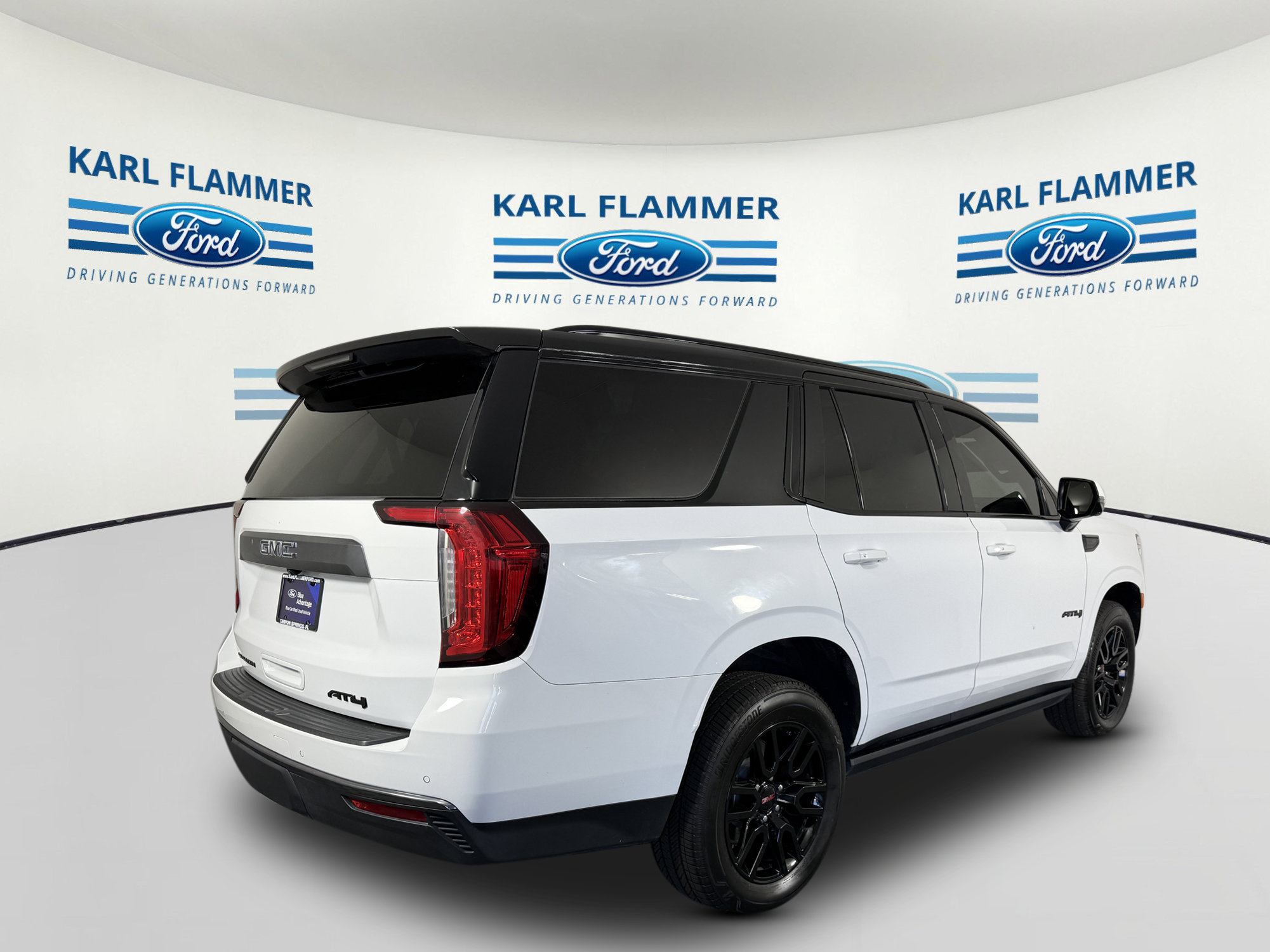 Used 2023 GMC Yukon AT4 w/ AT4 Premium Package AWD/4WD image 3