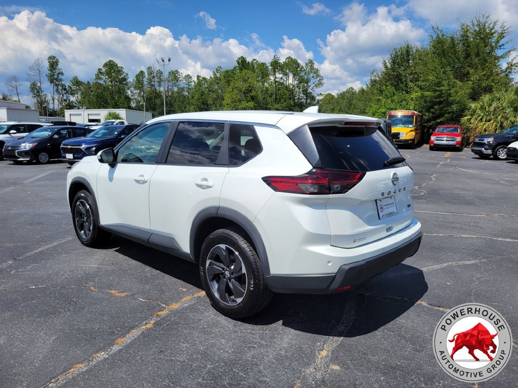 Used 2024 Nissan Rogue SV FWD image 4