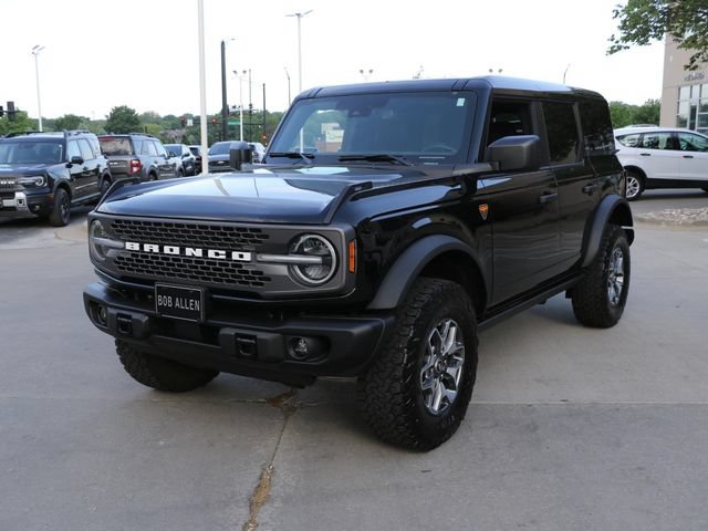Certified 2025 Ford Bronco Badlands AWD/4WD image 3