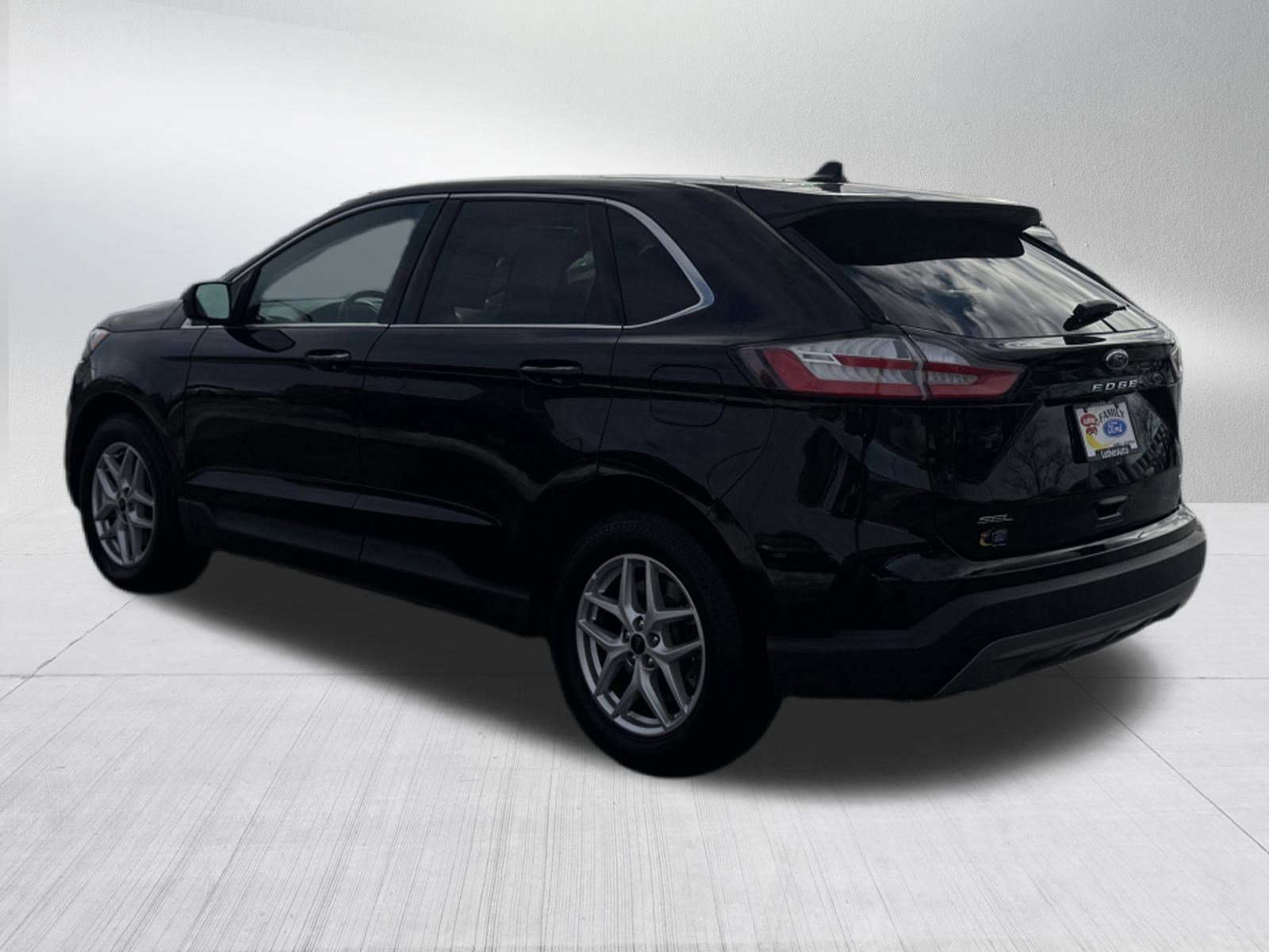Certified 2024 Ford Edge SEL image 3