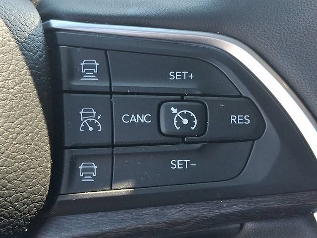 Used 2025 Jeep Grand Cherokee Limited AWD/4WD image 22