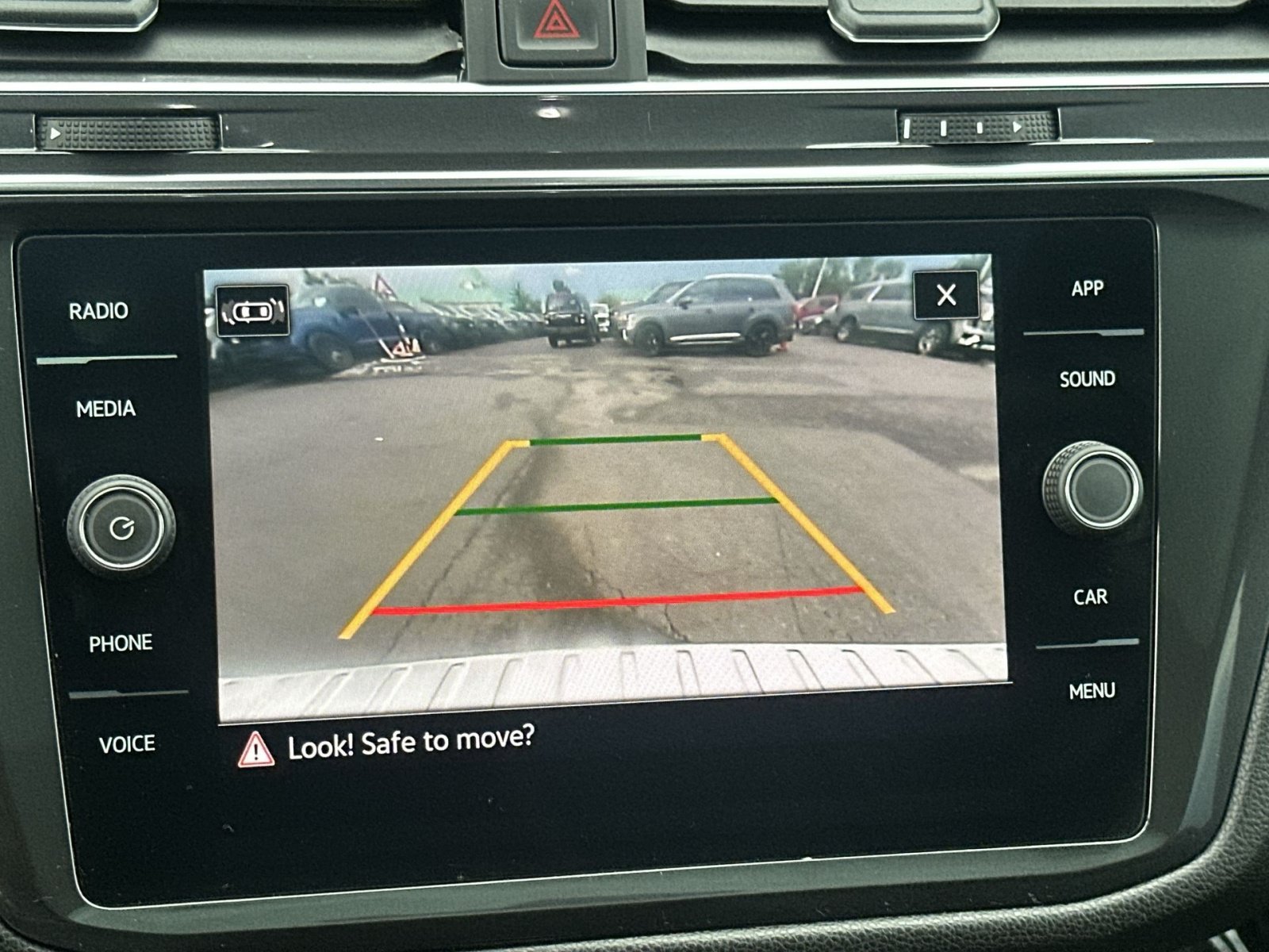 Used 2023 Volkswagen Tiguan SE w/ Panoramic Sunroof Package FWD image 27