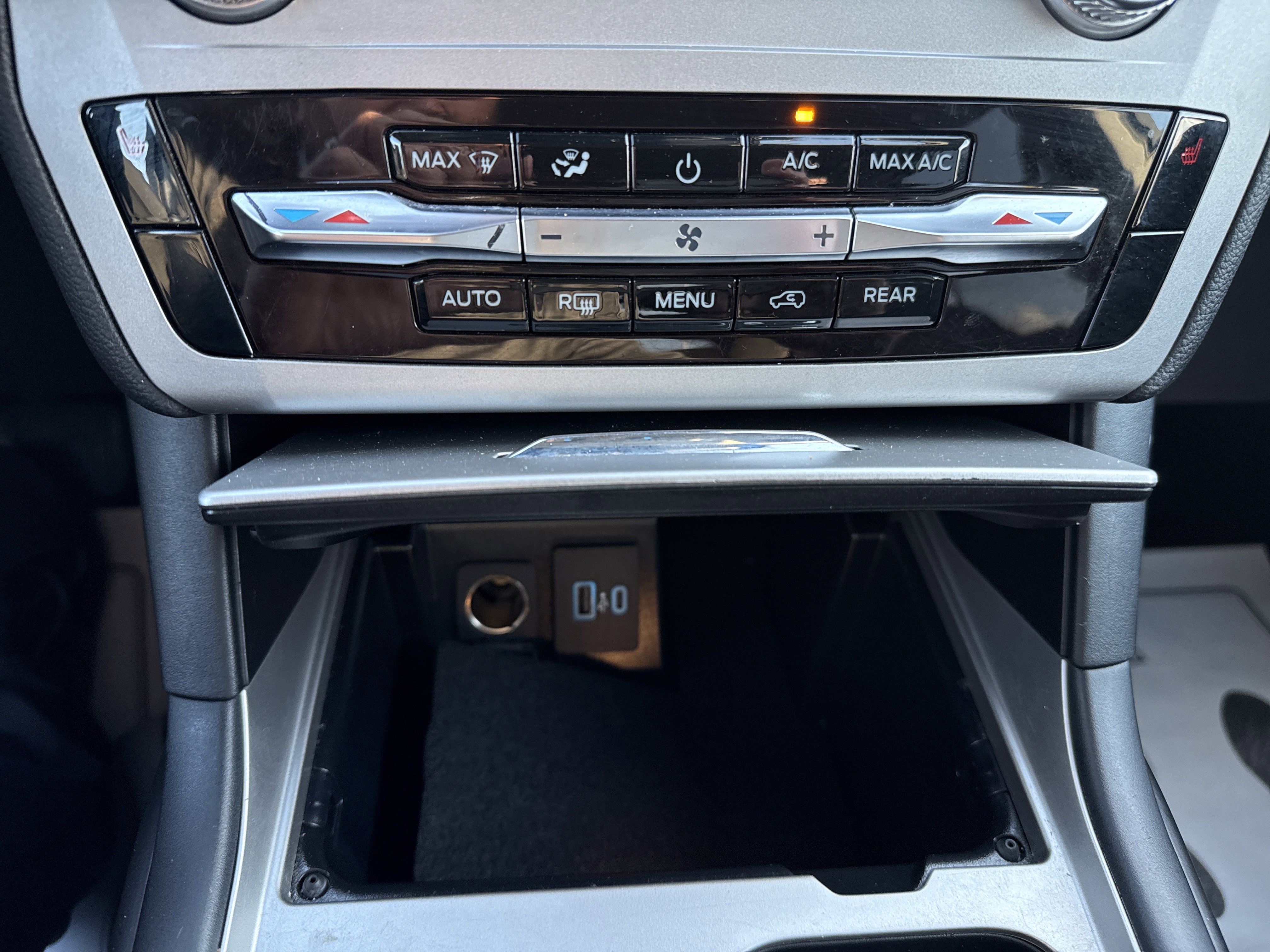 Certified 2022 Ford Explorer XLT w/ Class IV Trailer Tow Package AWD/4WD image 27