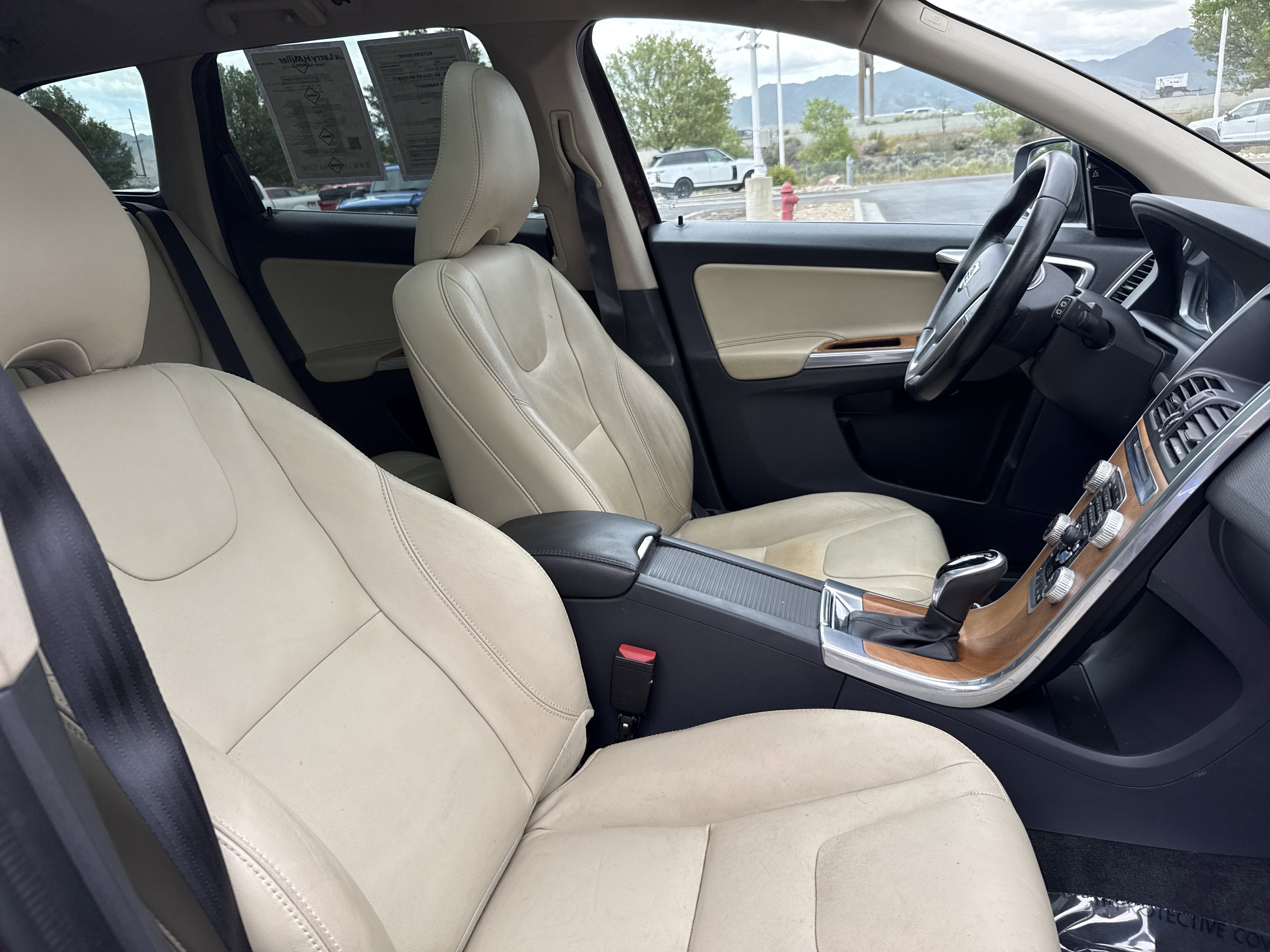 Used 2017 Volvo XC60 T6 Inscription w/ Climate Package AWD/4WD image 29