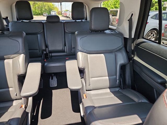 Certified 2025 Ford Expedition Active AWD/4WD image 19