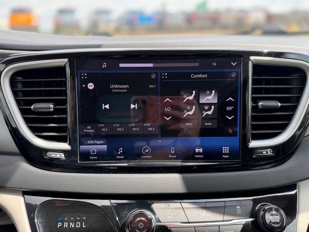 Used 2022 Chrysler Pacifica Touring-L FWD image 24