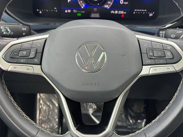 Used 2024 Volkswagen Taos SE w/ Panoramic Sunroof Package AWD/4WD image 12