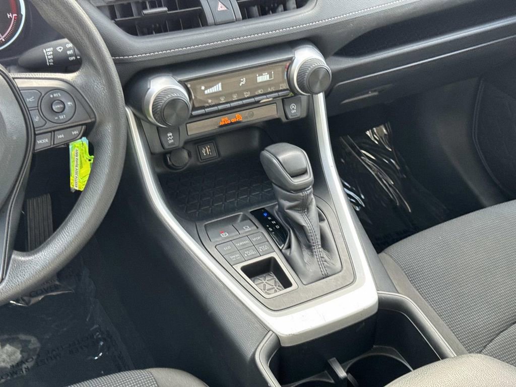 Used 2024 Toyota RAV4 LE image 15