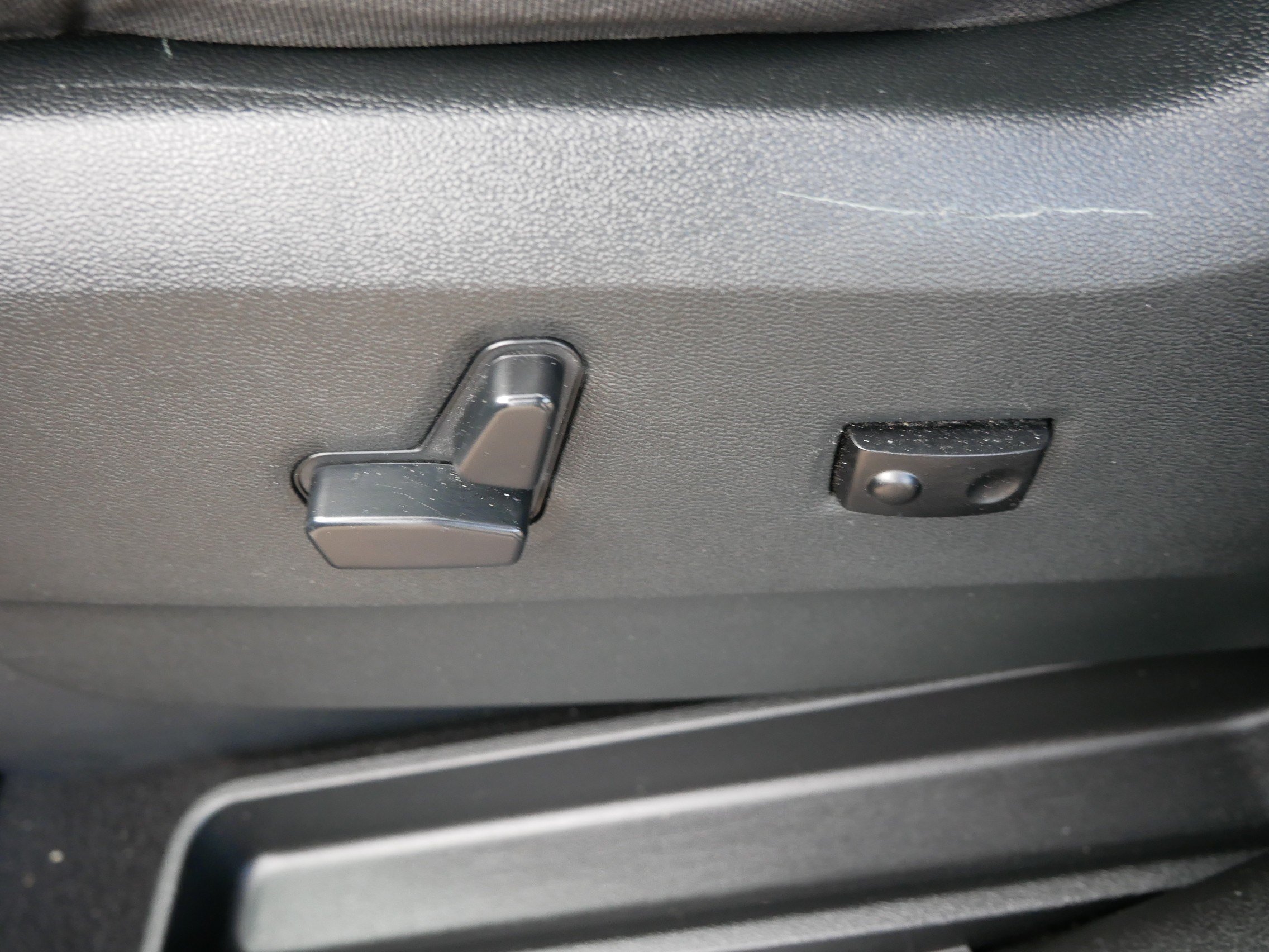 Used 2018 Dodge Grand Caravan SE FWD image 19