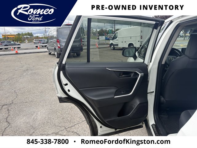 Used 2022 Toyota RAV4 LE AWD/4WD image 25