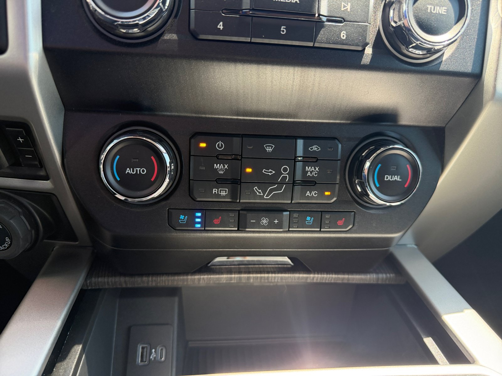 Certified 2021 Ford F250 Lariat w/ Lariat Value Package AWD/4WD image 23