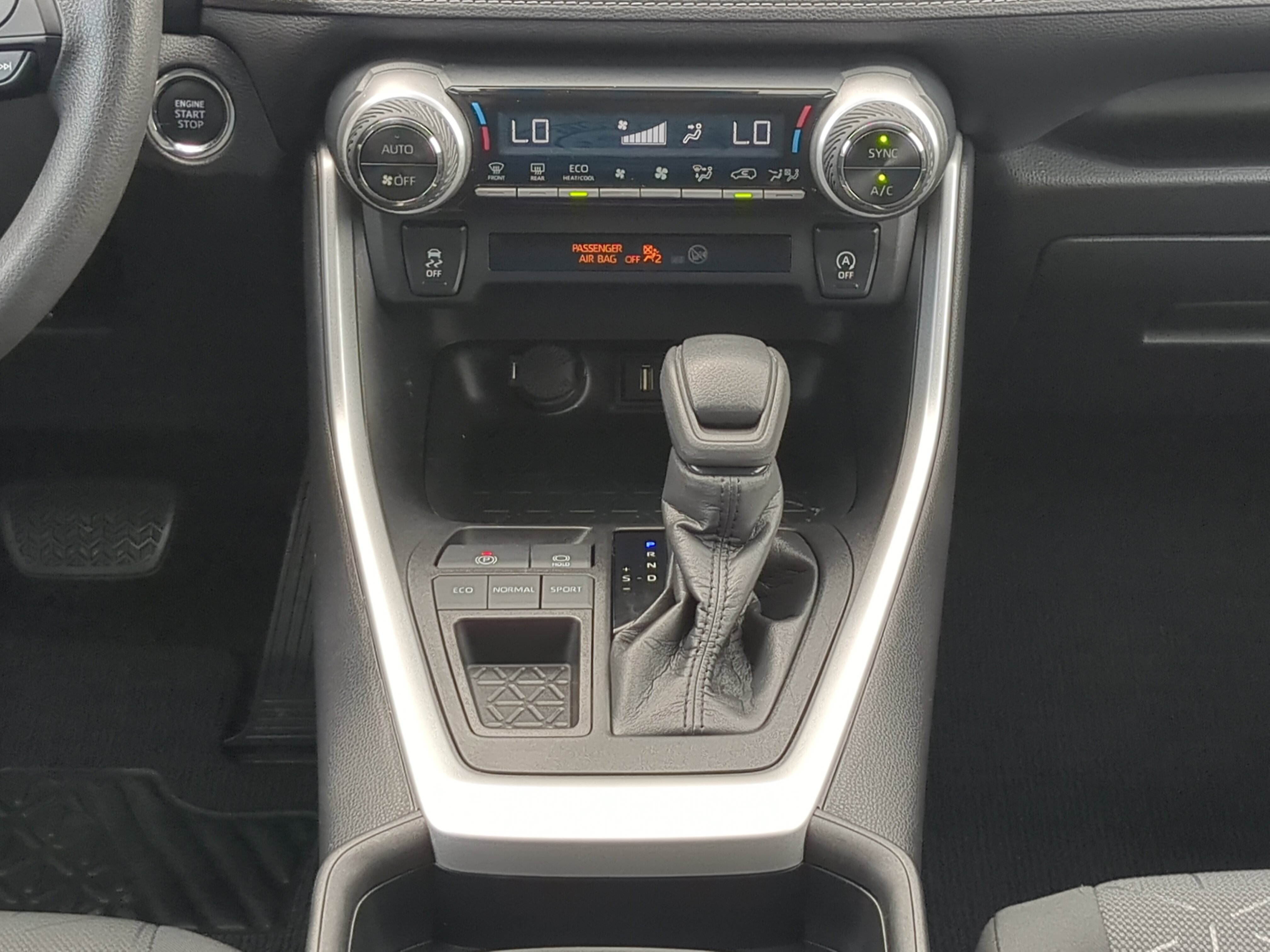 Used 2021 Toyota RAV4 XLE w/ Convenience Package FWD image 17