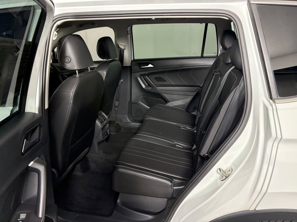 Used 2022 Volkswagen Tiguan SE w/ Panoramic Sunroof Package image 30