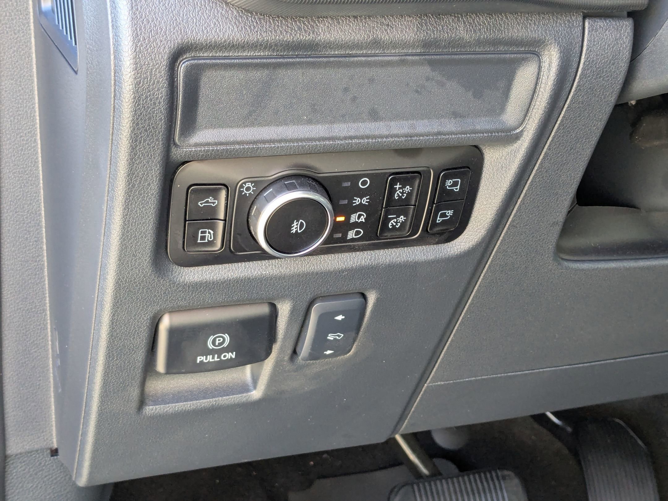 Certified 2025 Ford F150 Lariat w/ Equipment Group 501A Mid image 18