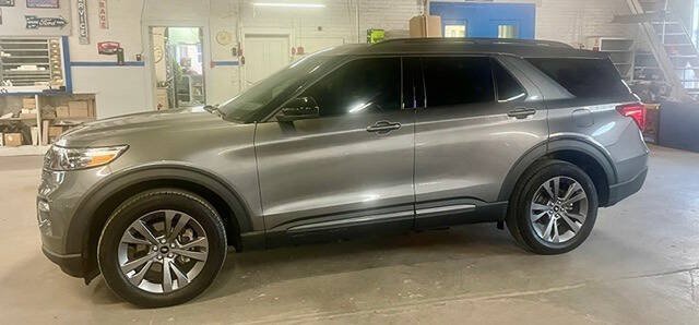 Certified 2024 Ford Explorer XLT w/ Equipment Group 202A AWD/4WD image 3