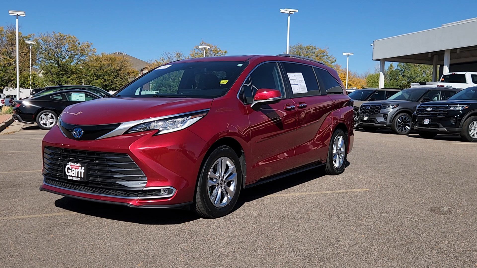 Used 2025 Toyota Sienna Limited AWD/4WD image 3