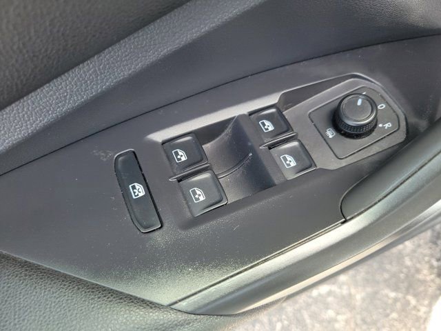 Used 2019 Volkswagen Jetta SE w/ Cold Weather Package FWD image 19