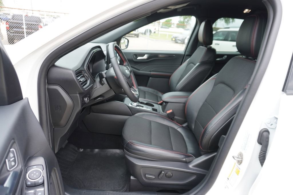 Certified 2025 Ford Escape ST-Line w/ Tech Pack #1 FWD image 7