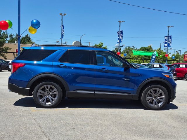 Certified 2023 Ford Explorer XLT w/ Equipment Group 202A AWD/4WD image 3