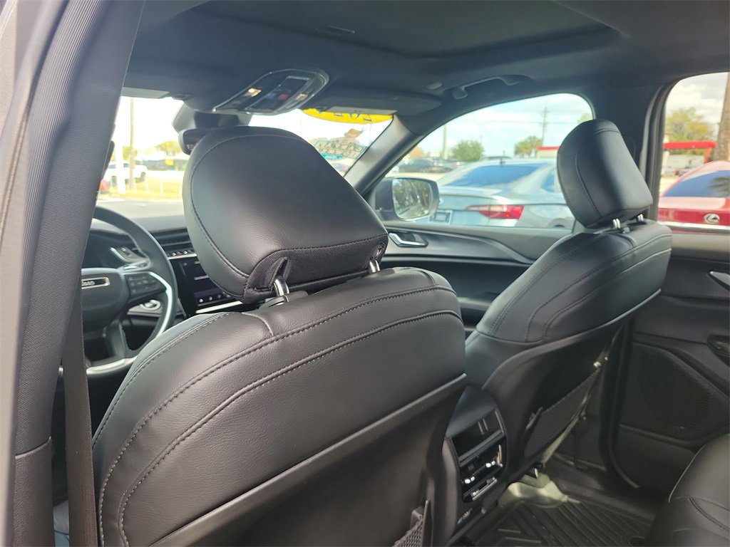 Used 2024 Jeep Grand Cherokee Laredo X image 10