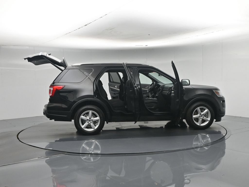 Certified 2019 Ford Explorer XLT FWD image 5