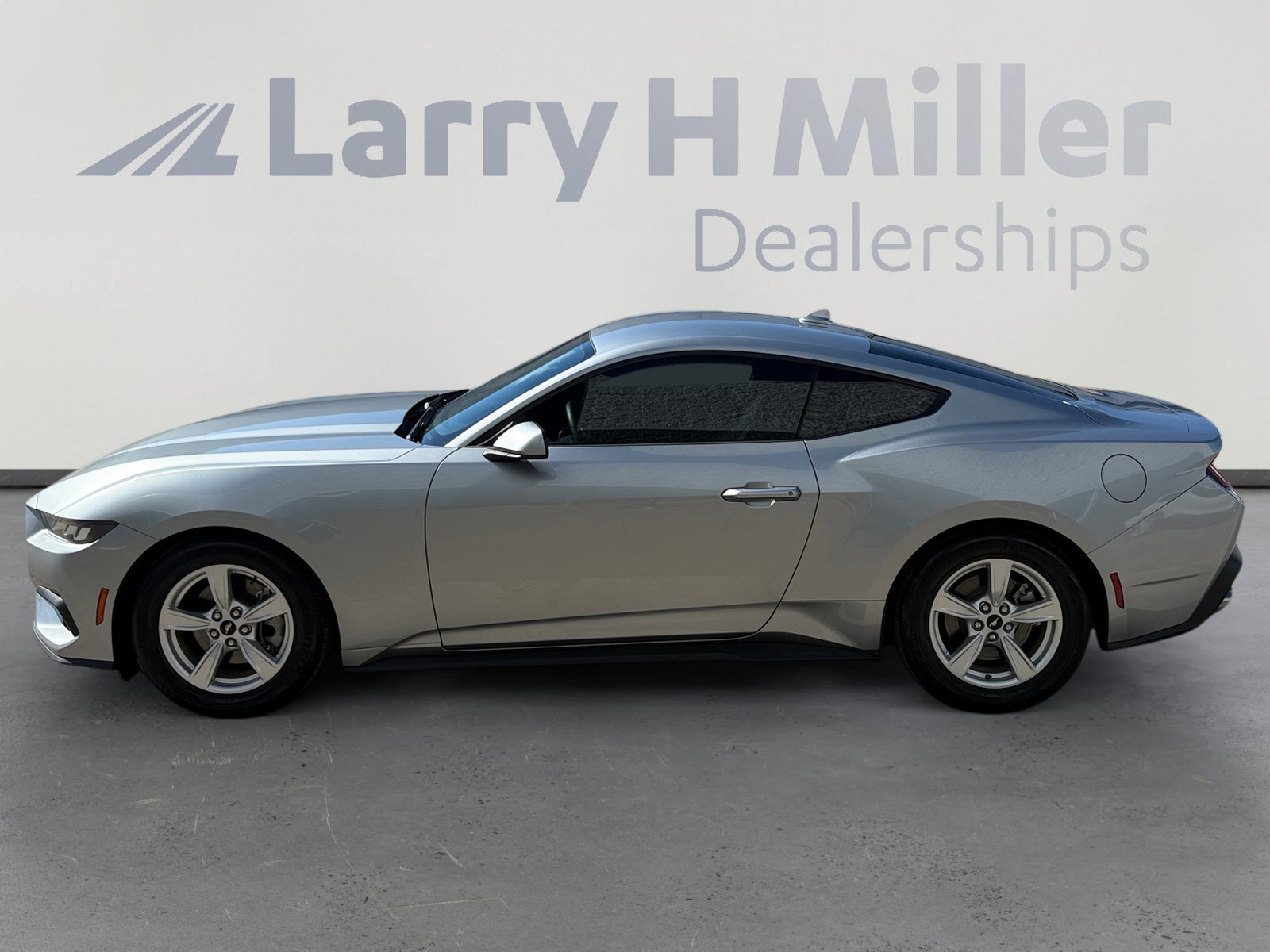 Certified 2024 Ford Mustang Coupe image 2