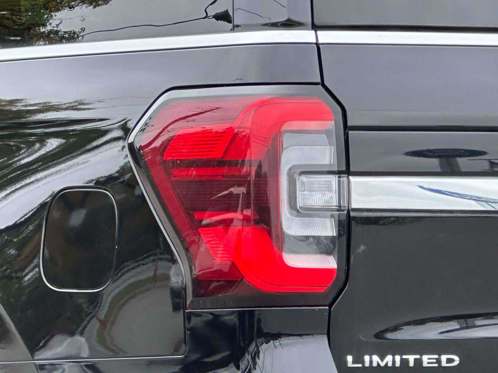 Certified 2023 Ford Expedition Limited image 11