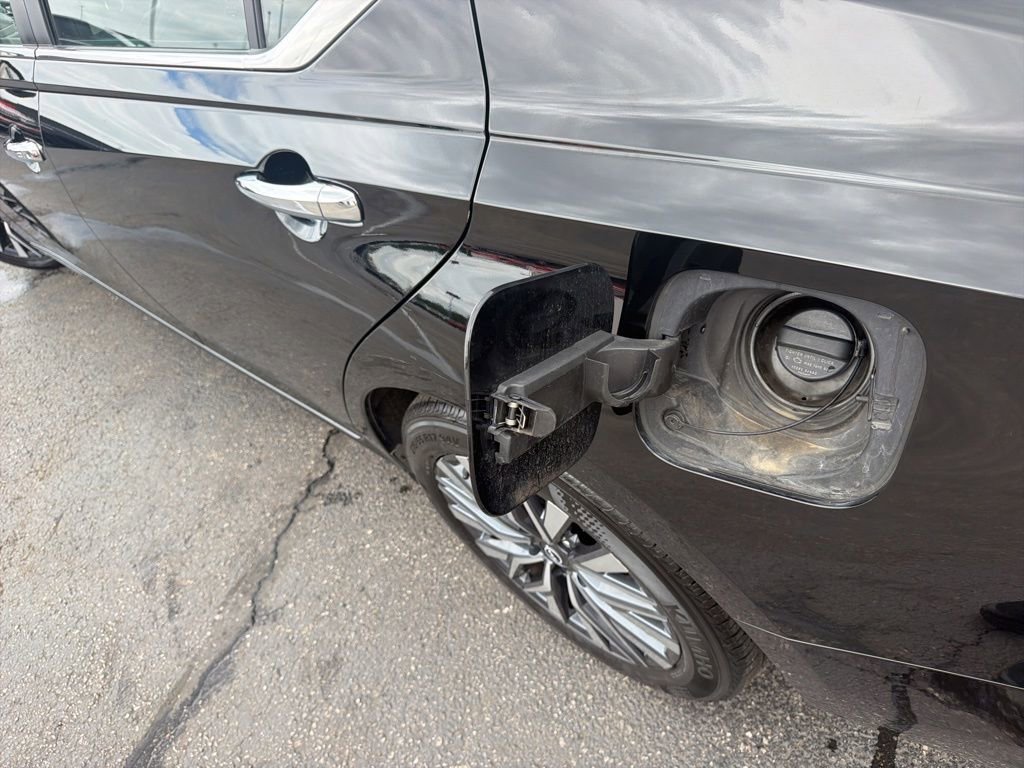 Used 2025 Nissan Altima 2.5 SV FWD image 46
