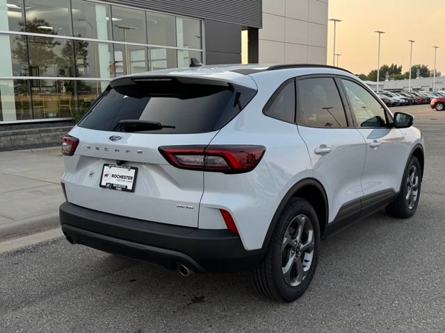 Certified 2025 Ford Escape ST-Line Select AWD/4WD image 43
