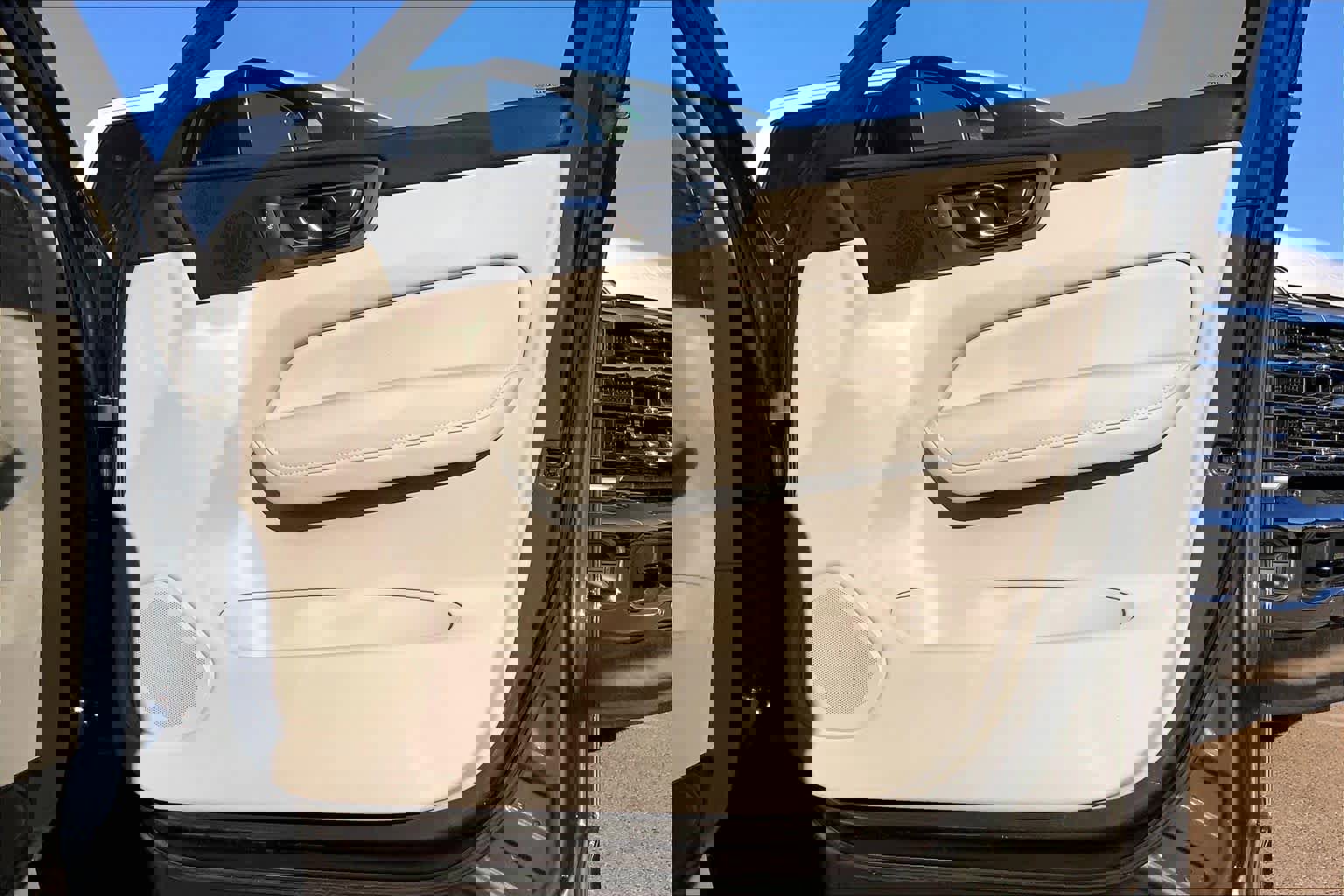 Used 2022 Volvo XC60 B5 Momentum w/ Protection Package Premier image 22