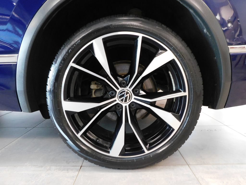 Used 2022 Volkswagen Tiguan SEL R-Line AWD/4WD image 9