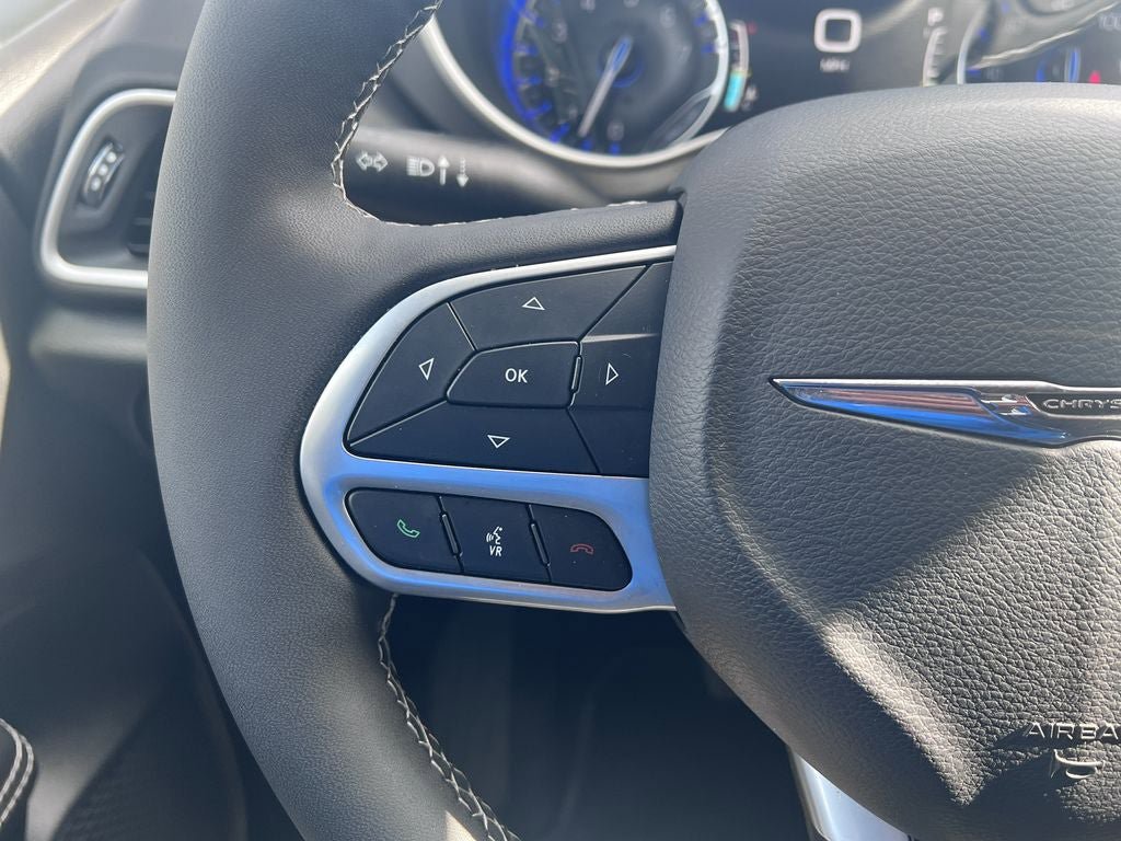 Used 2026 Chrysler Pacifica Select FWD image 26