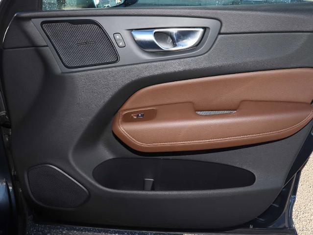 Used 2021 Volvo XC60 T5 Momentum w/ Advanced Package image 23