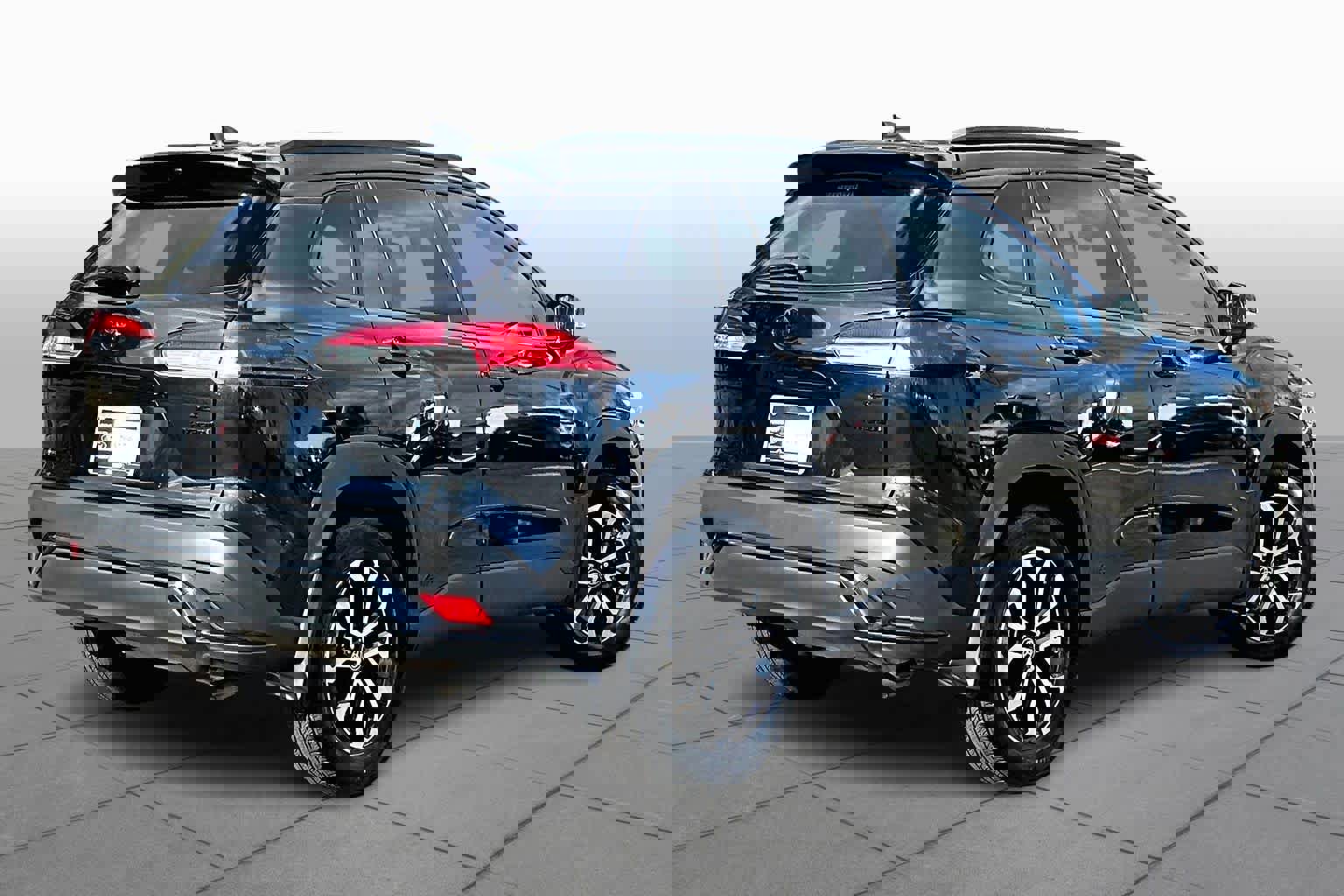 Used 2024 Toyota Corolla Cross SE image 4